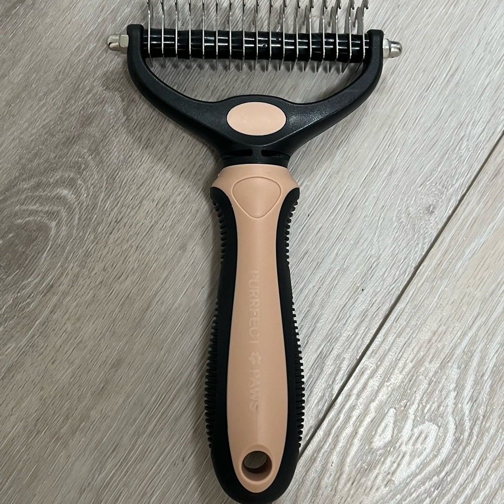 Dog bath and body works de shedding comb